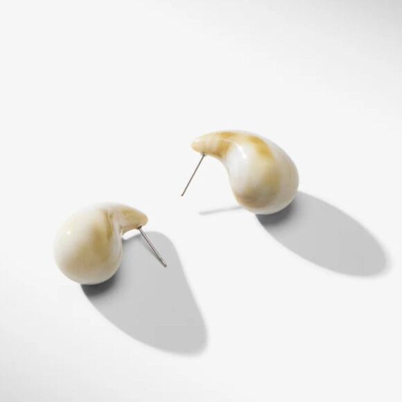 MM Lafleur Reese Earrings in Cream - Picture 1 of 5